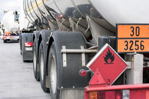 Todo lo que necesitas saber sobre el transporte de mercancías peligrosas